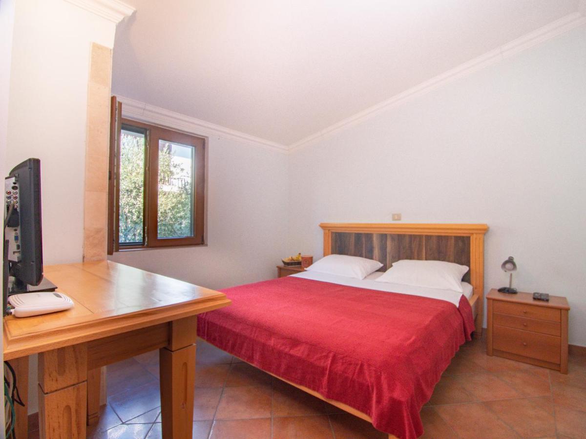 Apartments And Rooms Levantin Inn Sveti Stefan Exteriör bild