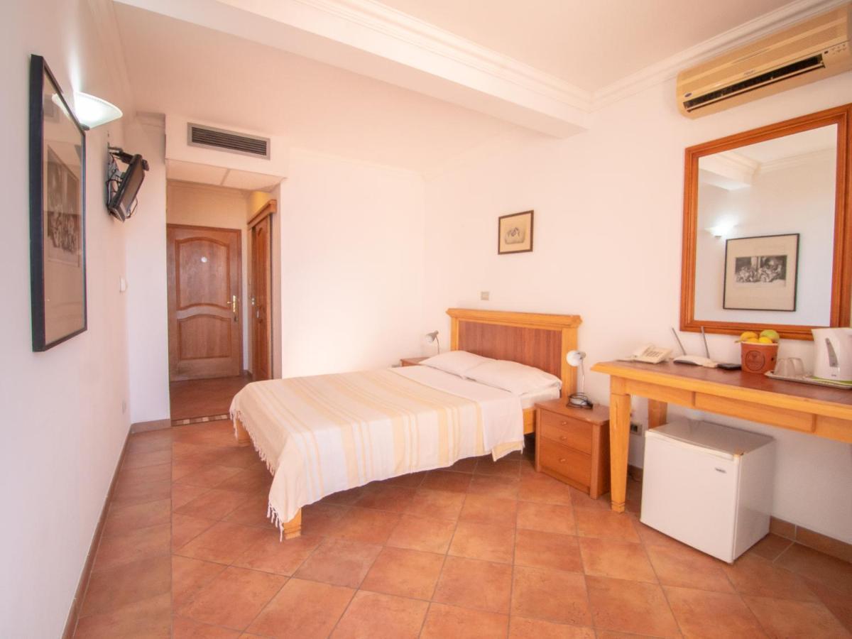 Apartments And Rooms Levantin Inn Sveti Stefan Exteriör bild