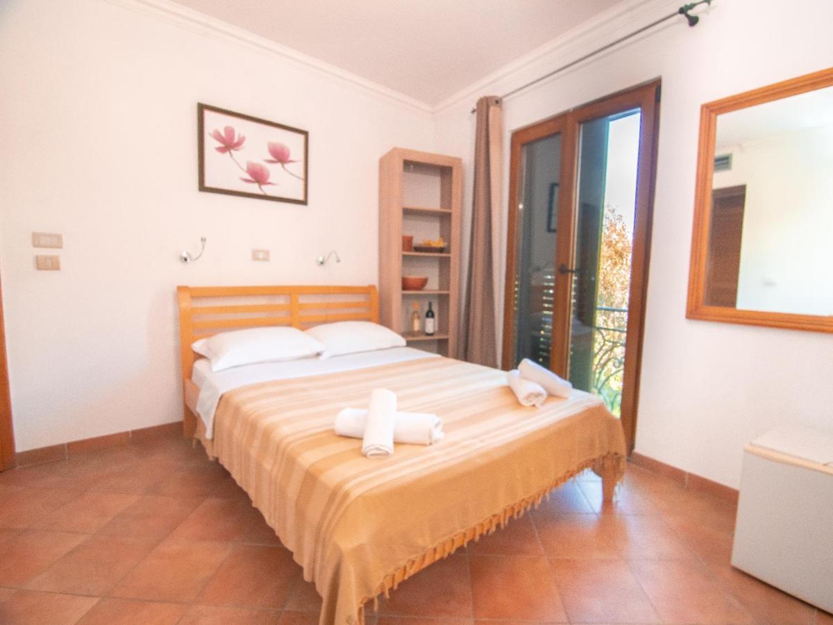 Apartments And Rooms Levantin Inn Sveti Stefan Exteriör bild