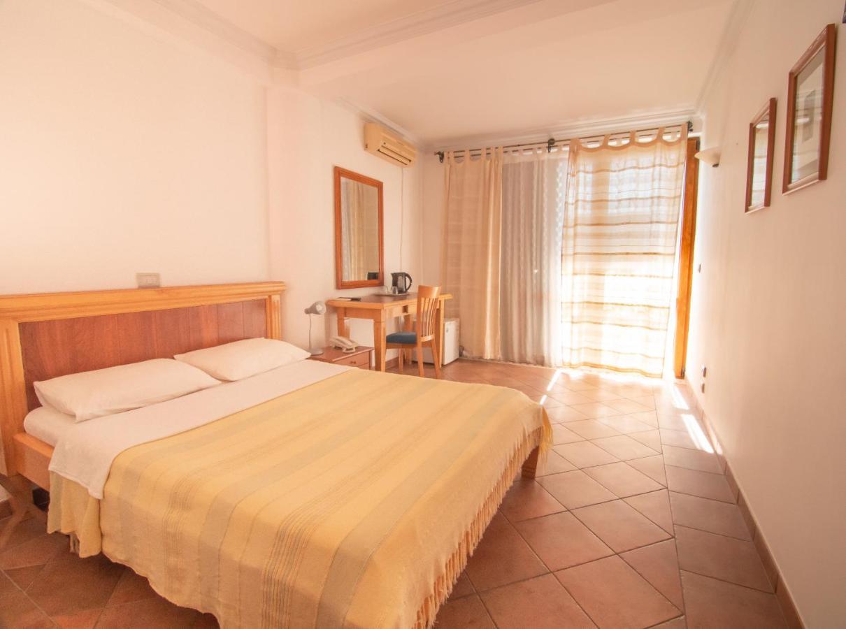 Apartments And Rooms Levantin Inn Sveti Stefan Exteriör bild