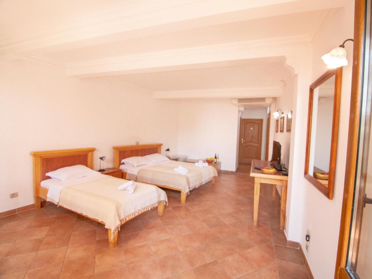 Apartments And Rooms Levantin Inn Sveti Stefan Exteriör bild
