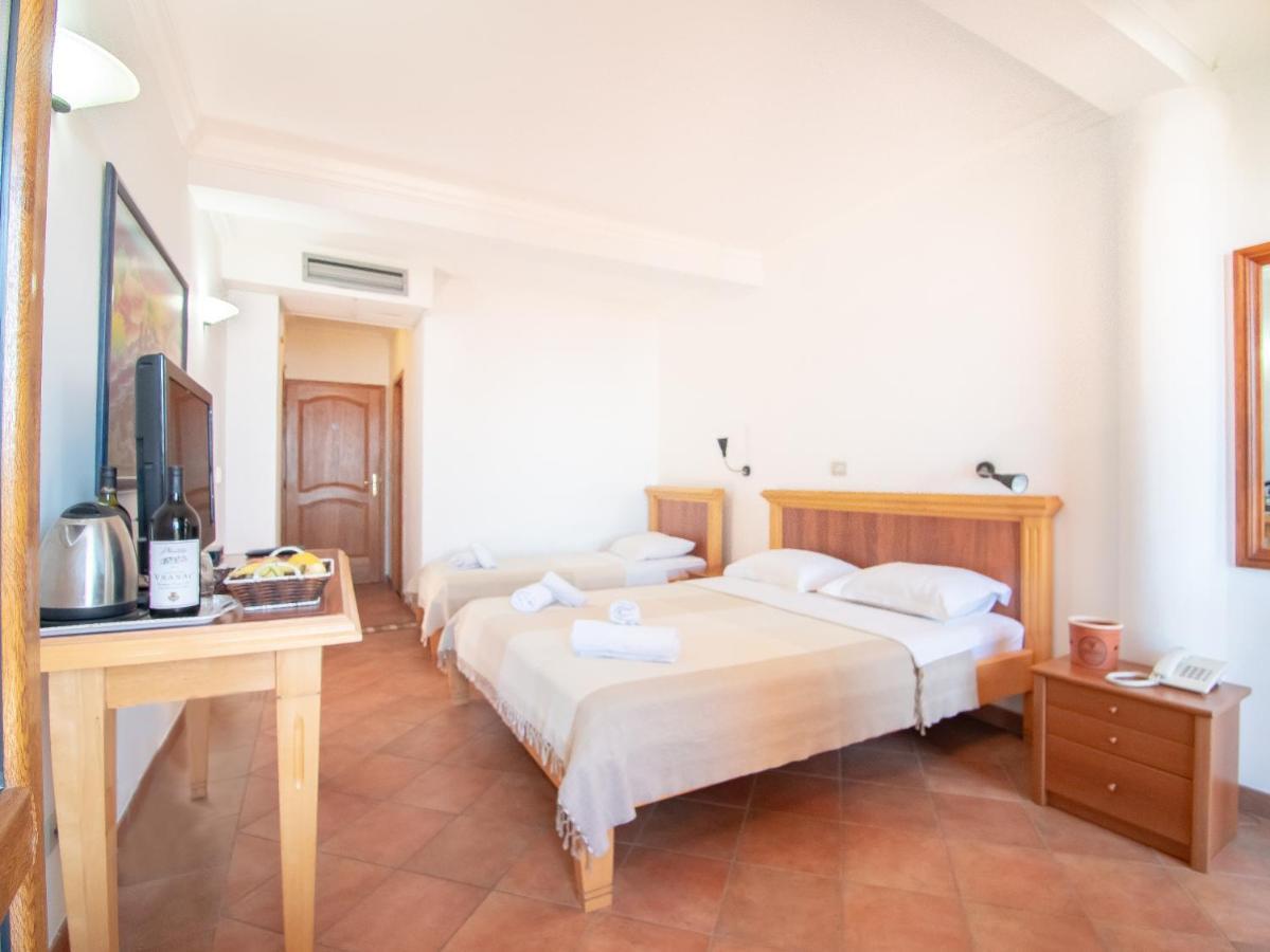 Apartments And Rooms Levantin Inn Sveti Stefan Exteriör bild
