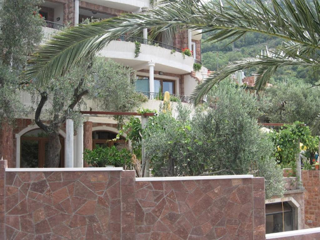 Apartments And Rooms Levantin Inn Sveti Stefan Exteriör bild