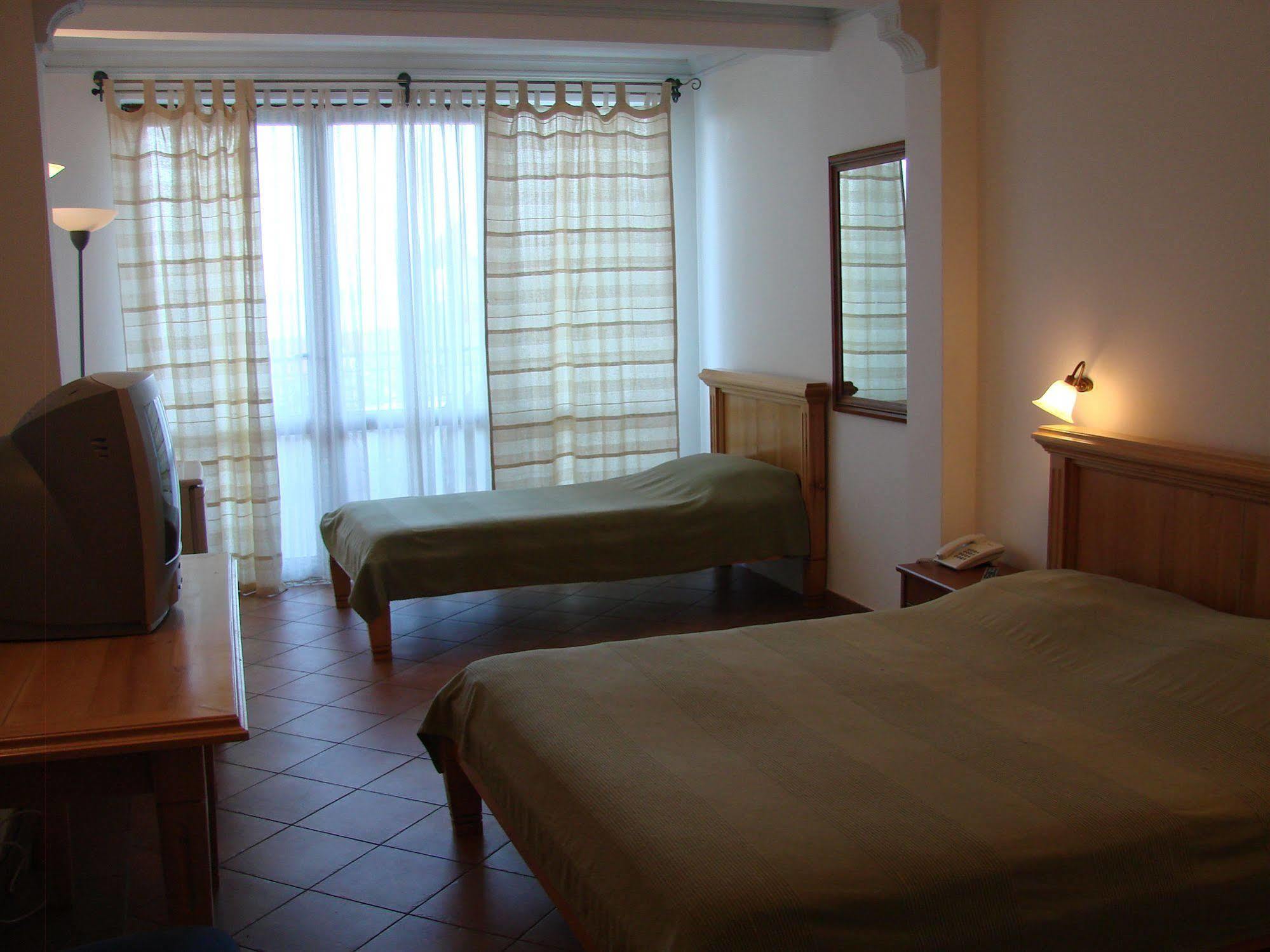 Apartments And Rooms Levantin Inn Sveti Stefan Exteriör bild